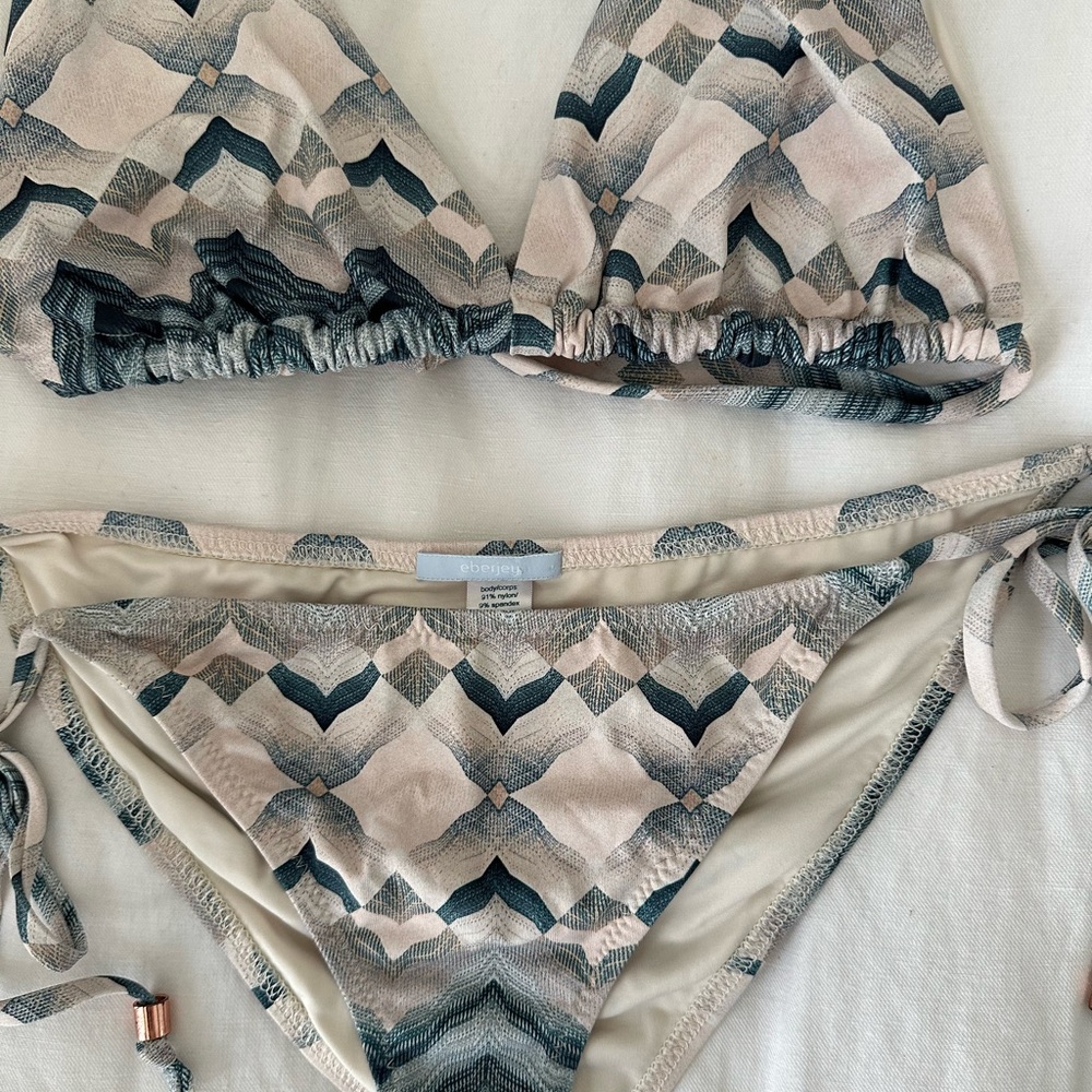 Like New Eberjey Chevron Pattern - Picture 2 of 5